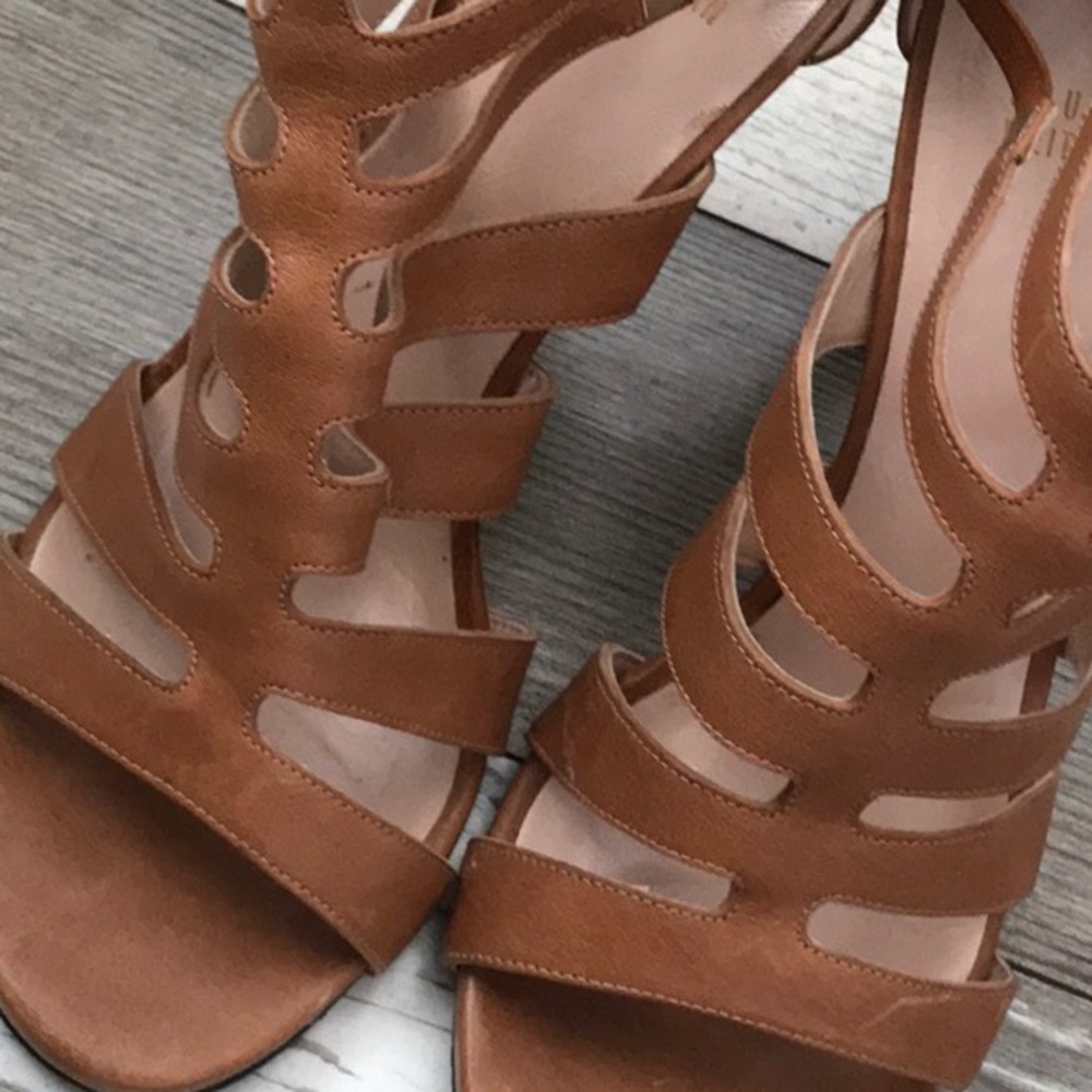 Stuart Weitzman Camel Heels - Picture 8 of 9